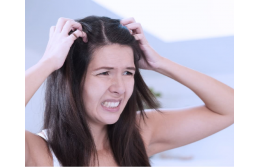 Что вызывает сухость кожи головы и лучшее лечение от нее