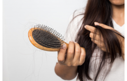 Что вызывает выпадение волос и что с этим делать