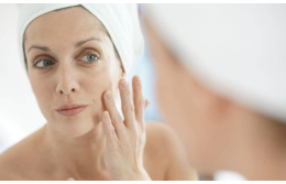 Лучший уход за кожей для женщин в 40 лет, по мнению дерматологов